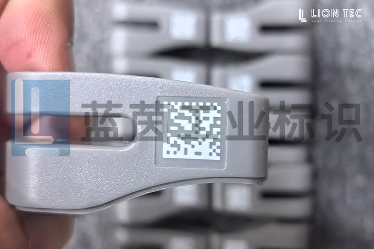 防盜塑料硬標簽UV噴印白墨二維碼